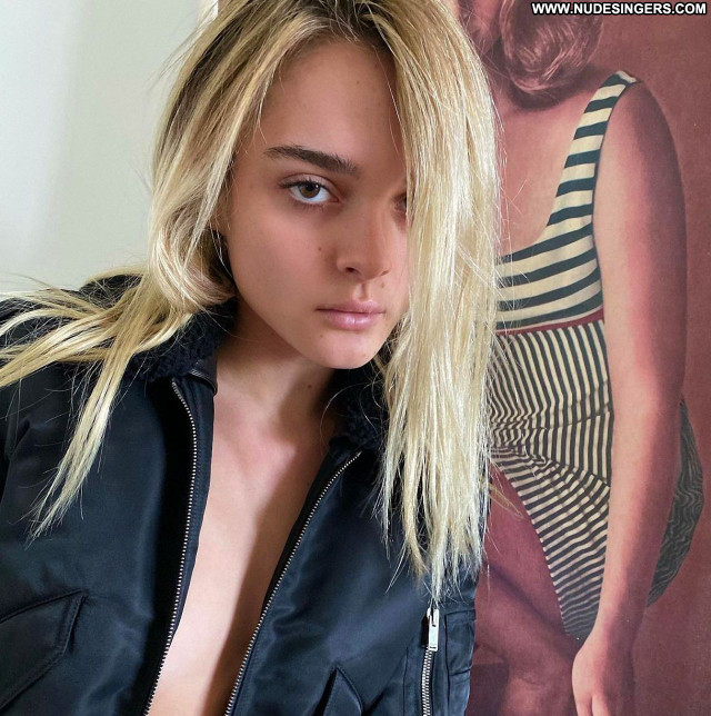 Charlotte Lawrence No Source  Babe Posing Hot Celebrity Beautiful Sexy
