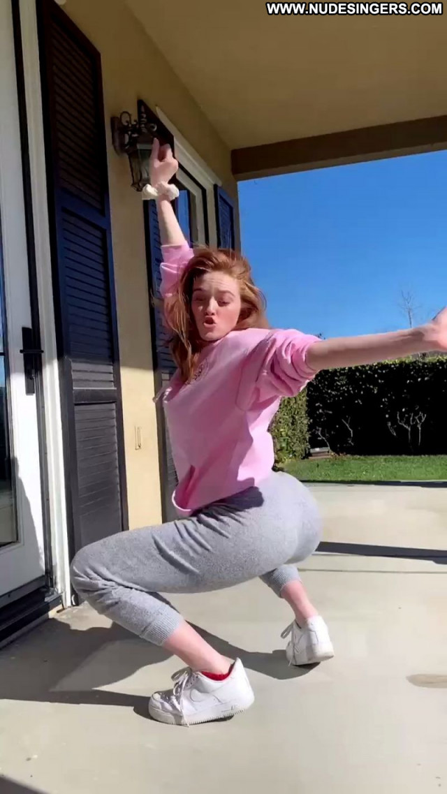 Larsen Thompson No Source Babe Beautiful Sexy Celebrity Posing Hot