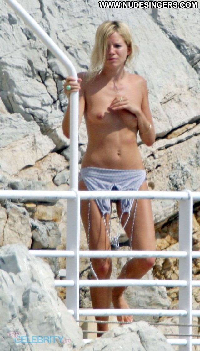 Sienna Miller No Source Babe Topless Posing Hot France Cute Celebrity